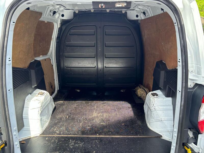 FORD TRANSIT COURIER