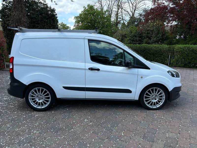 FORD TRANSIT COURIER